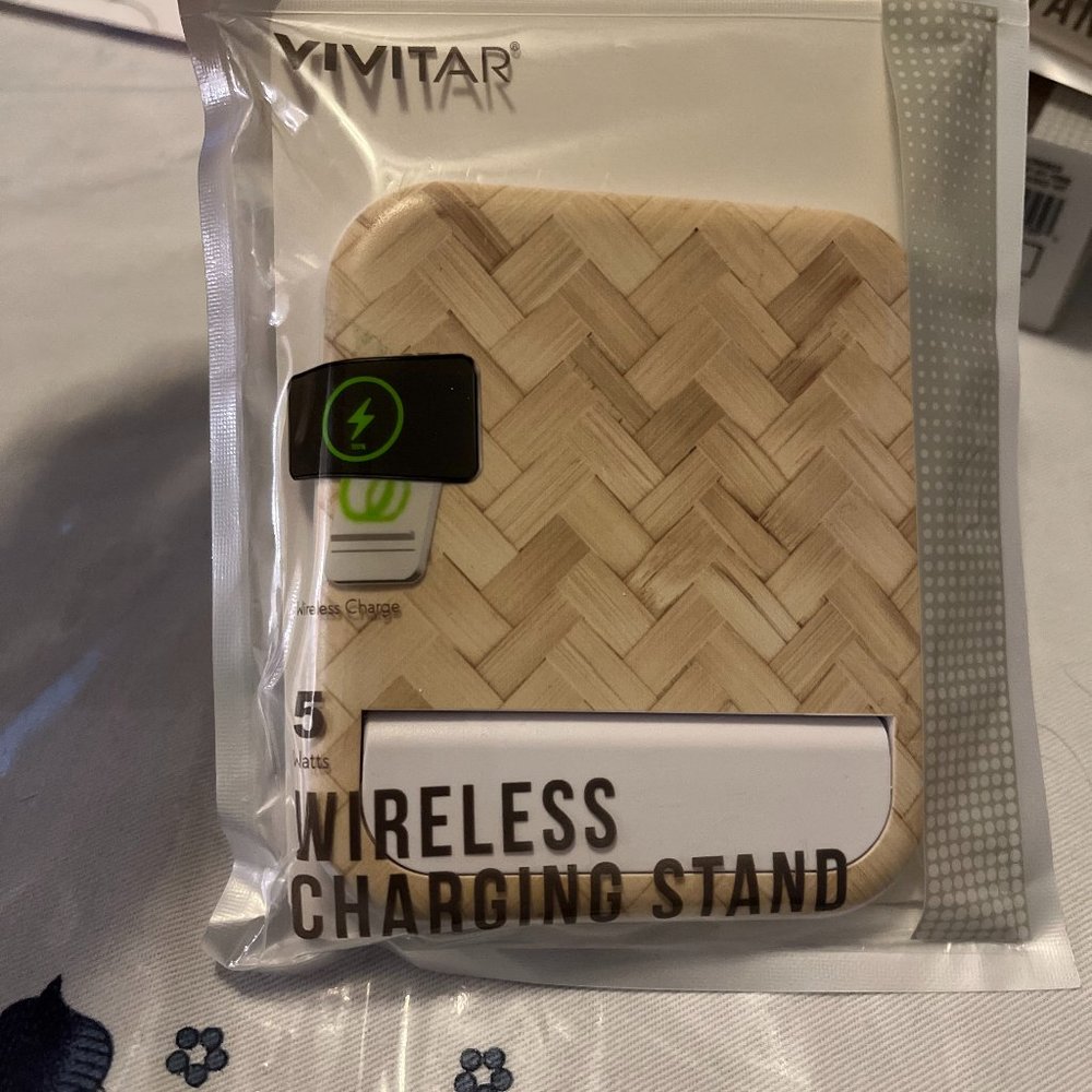 Vivitar Wireless 5 Watts Charging Stand New